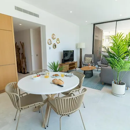 Deluxe 2 With Pool By Homing Апартаменты *