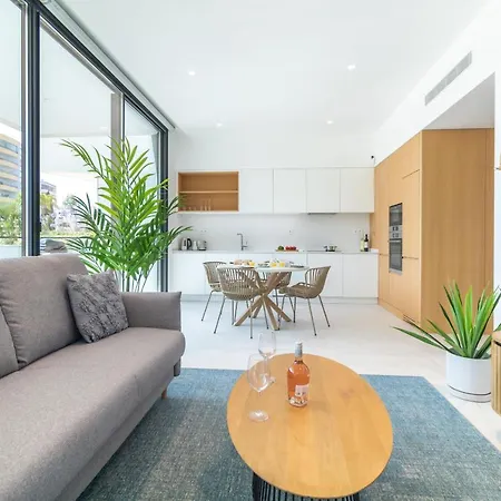 Deluxe 2 With Pool By Homing Апартаменты