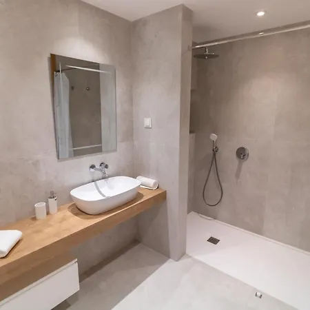 Apartment Deluxe 2 With Pool By Homing