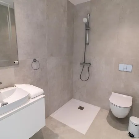 Deluxe 2 With Pool By Homing Apartment *