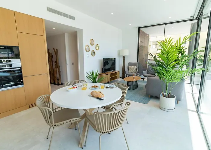 Deluxe 2 With Pool By Homing Appartamento *