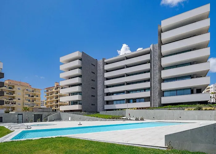 Deluxe 2 With Pool By Homing Apartament