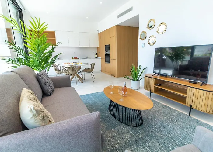 Deluxe 2 With Pool By Homing Apartament