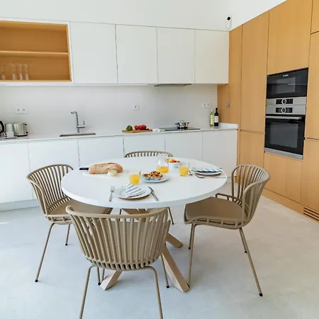 Deluxe 2 With Pool By Homing * Lagos