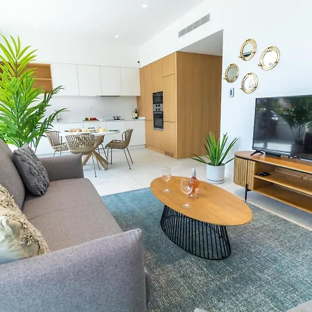 Deluxe 2 With Pool By Homing Apartament