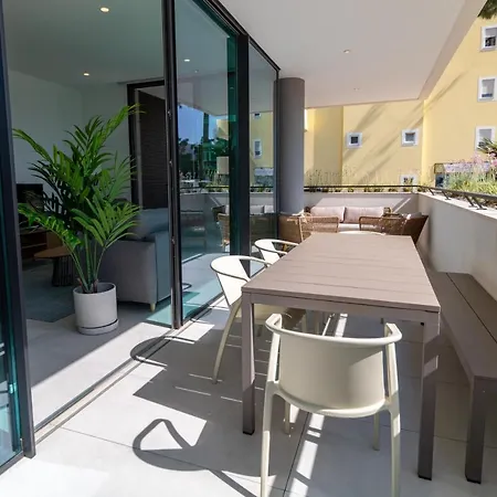 Deluxe 2 With Pool By Homing Apartment *